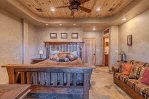 House (The Grand Lodge) | Egyptian cotton sheets, hypo-allergenic bedding, down duvets - Cougar Ridge Resort (Torrey)