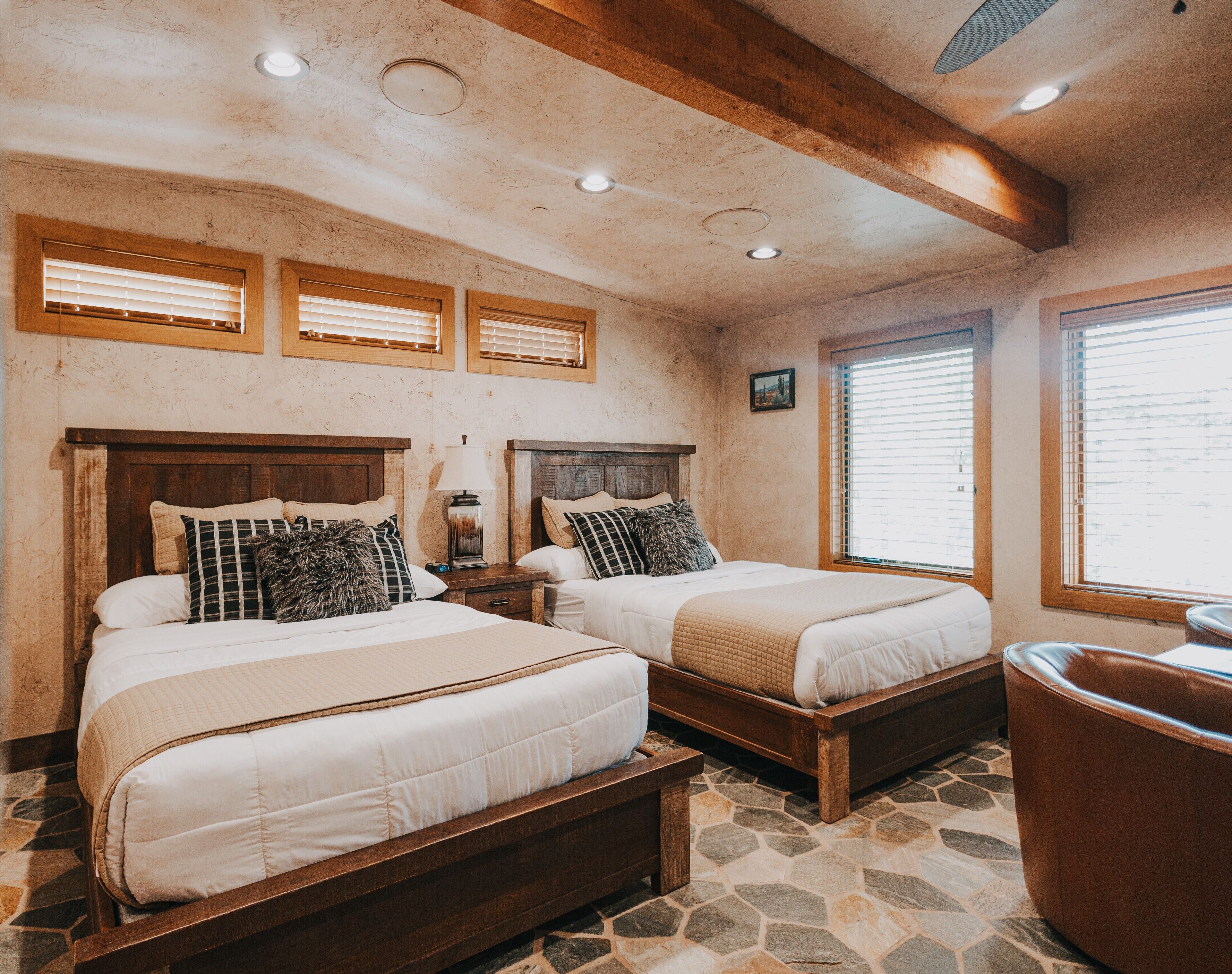 Dobbeltrom – standard, 2 queensize-senger | Sengetøy i egyptisk bomull, allergitestet sengetøy og dundyner