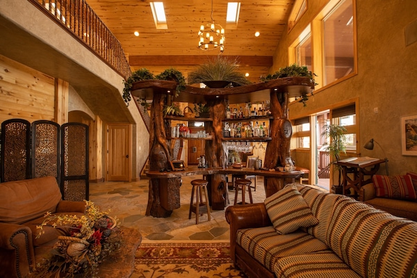 Luxury House, 4 Bedrooms, Non Smoking, Mountain View | Living area | 32-inch Smart TV with digital channels, TV, Netflix