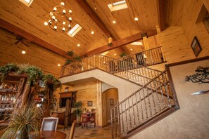 Luxury House, 4 Bedrooms, Non Smoking, Mountain View | Living area | 32-inch Smart TV with digital channels, TV, Netflix