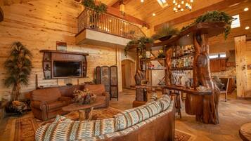 Luxury House, 4 Bedrooms, Non Smoking, Mountain View | Living area | 32-inch Smart TV with digital channels, TV, Netflix