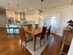 Dining - Pet-Friendly Home in Kanab with red rock views. (Kanab)