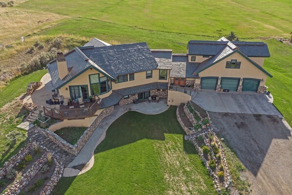 Exterior - Upscale Apartment with Panoramic Views (Salmon)