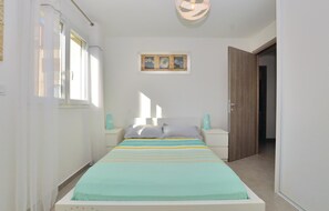 3 bedrooms, free WiFi, bed sheets - 3 bedroom gorgeous home in Prunete (Cervione)