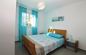 3 bedrooms, free WiFi, bed sheets - 3 bedroom gorgeous home in Prunete (Cervione)