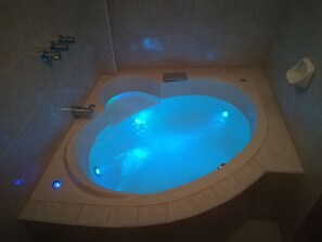 Bañera de hidromasaje privada