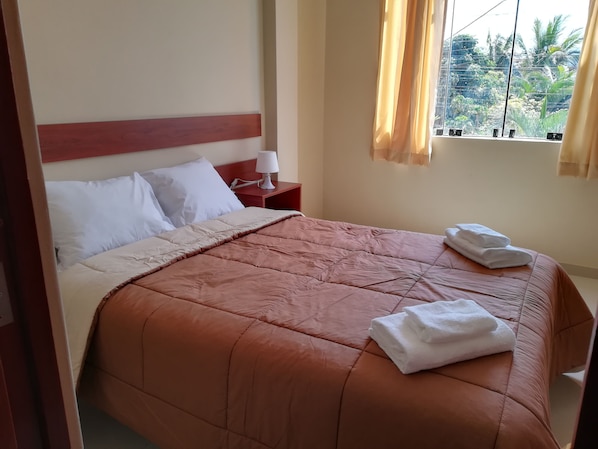 Caja de seguridad en la habitación, wifi gratis y ropa de cama