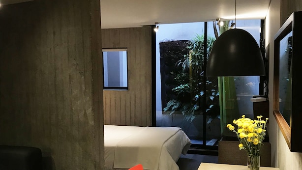 Premium bedding, in-room safe, blackout curtains - Apartach (Bogotá)