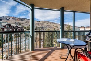 開放式客房, 2 張加大雙人床 (Centennial Studio Condo Unit 11a) | 陽台景觀