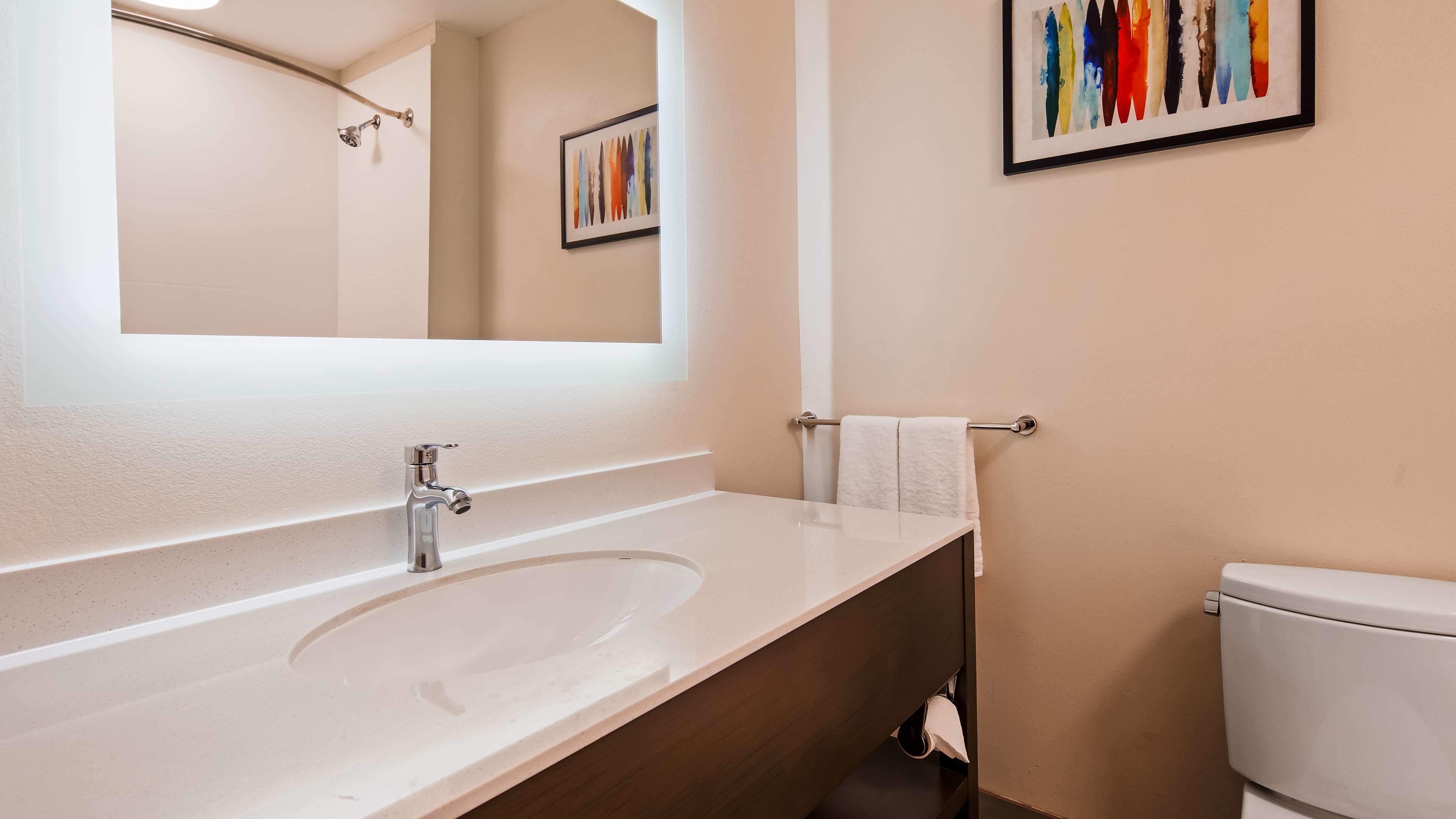 combined shower/bathtub, rainfall showerhead, hair dryer, towels