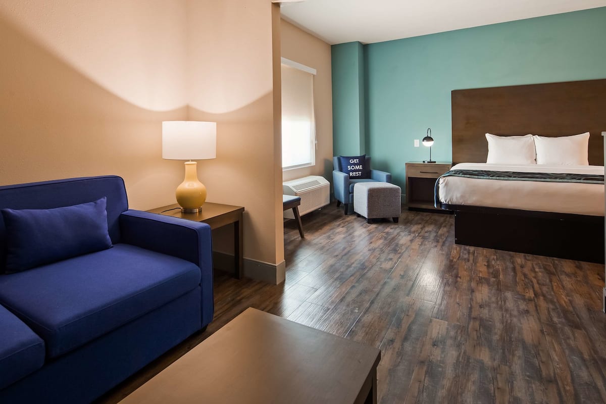 pillow-top beds, desk, iron/ironing board, cots/infant beds