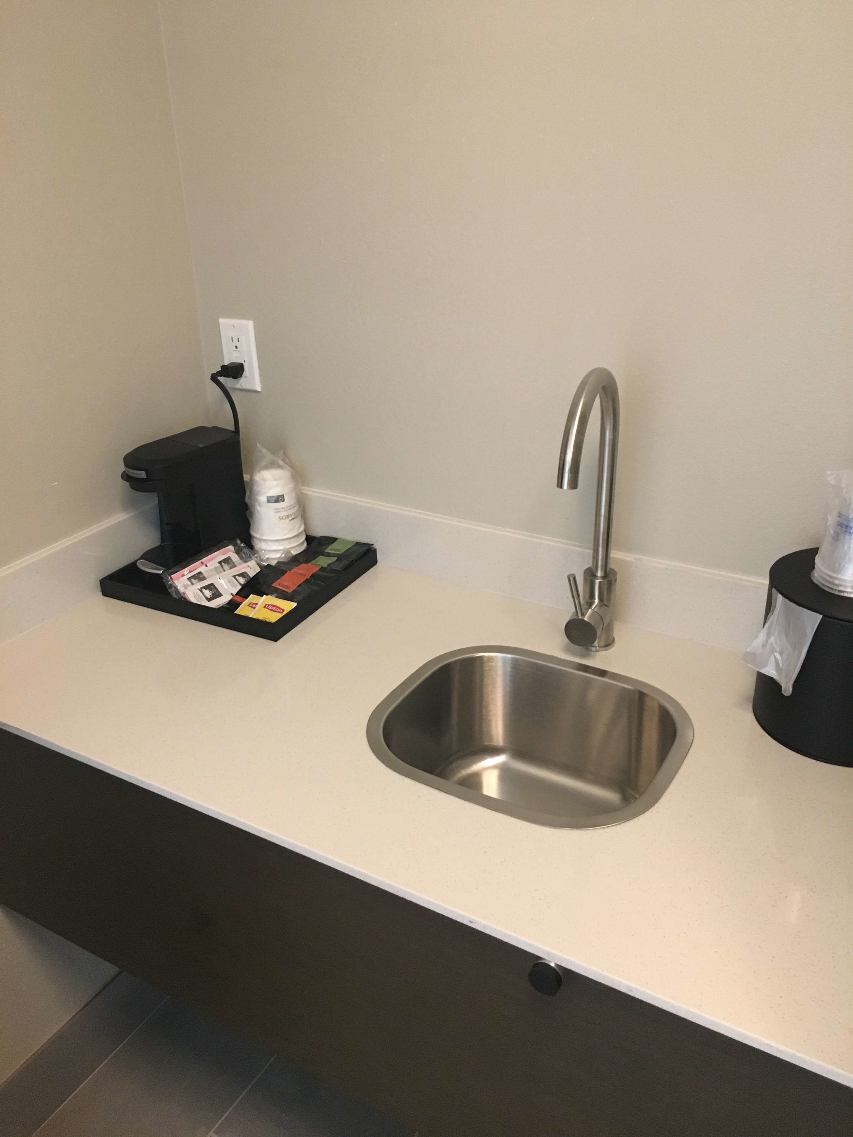 pillow-top beds, desk, iron/ironing board, cots/infant beds