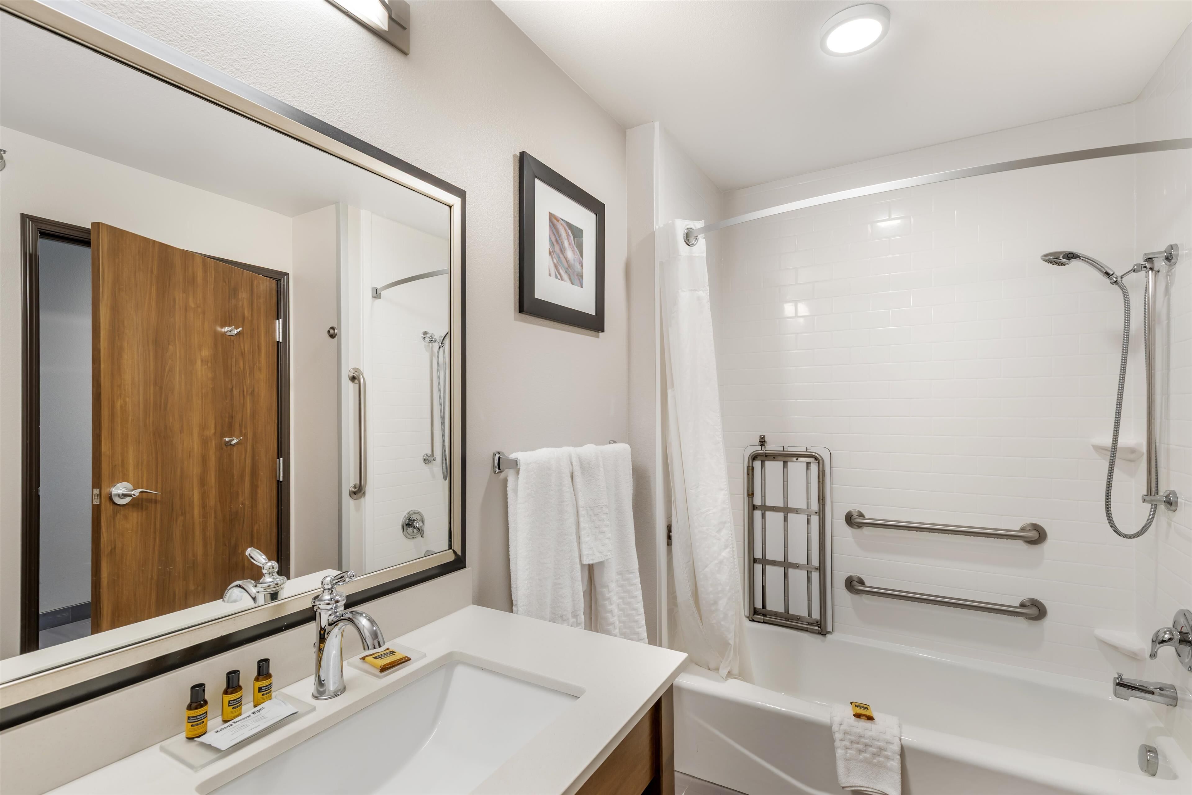 combined shower/bathtub, free toiletries, hair dryer, towels