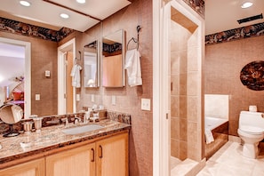 Apartment, Mehrere Betten (Centennial 2 Bedroom Condo Unit no. 1) | Badezimmer