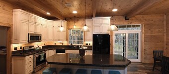 Nybygd Luxury Cabin | Nær Yellowstone | 4 seng 5 bad