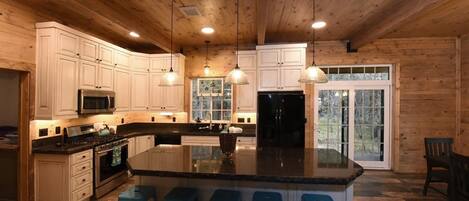 KylskÄp, mikrovÄgsugn, ugn och spishÀll