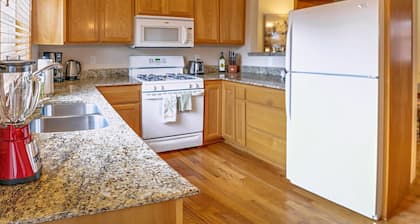 The Pioneer Craftsman House - Closest to Osf