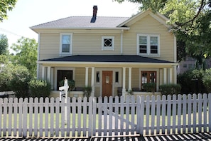 Front of property - The Pioneer Craftsman House - Closest to Osf (Ashland)