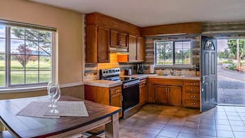 House (1 Bedroom) | Private kitchen | Full-sized fridge, microwave, oven, stovetop