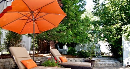 Lori Lanes 'juliet Cottage' ~ 2 Bedroom ~ Downtown