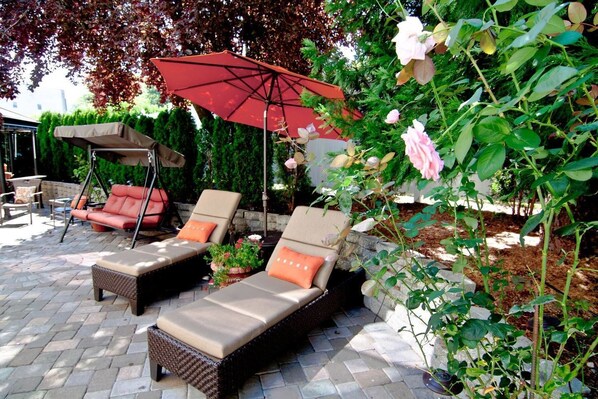 Terrace/patio - Lori Lanes 'juliet Cottage' ~ 2 Bedroom ~ Downtown (Ashland)