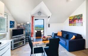 Fernseher, Kamin, DVD-Player