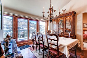 Condo, varias camas (Centennial 2 Bedroom Condo unit no. 2) | Cocina privada