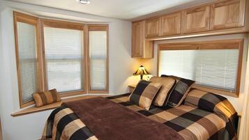 2 bedrooms, premium bedding, iron/ironing board, free WiFi