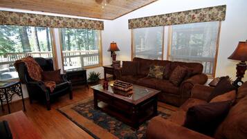 Flat-screen TV, fireplace, DVD player