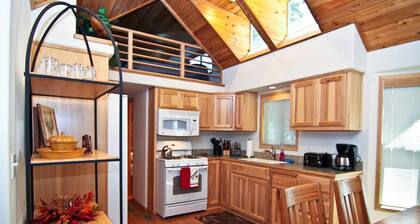 #40 The Cabins at Hyatt Lake-sleeps 6-pet Friendly