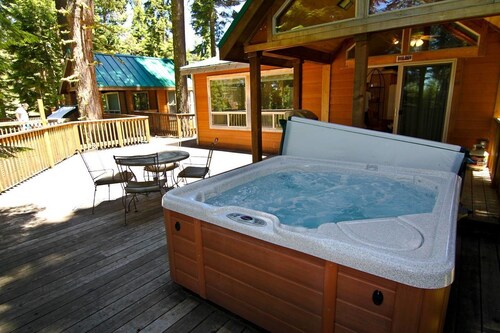 #39 The Cabins at Hyatt Lake - Sleeps 6 - Hot Tub