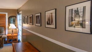 Interior - Art & Garden Cottage ~ Near Downtown (Ashland)
