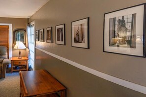 Interior - Art & Garden Cottage ~ Near Downtown (Ashland)