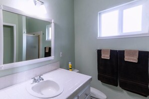 單棟房屋 (3 Bedrooms) | 浴室 | 花灑/浴缸組合、免費梳洗用品、提供毛巾