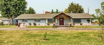 Racing Horse Ranch with Unlimited Golf