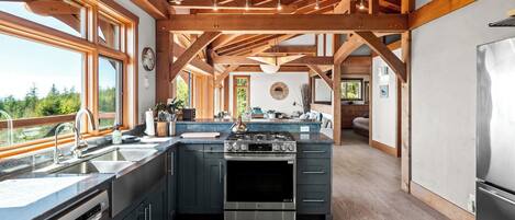 Réfrigérateur, four, plaque de cuisson, lave-vaisselle