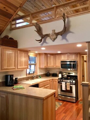 Microwave, stovetop, dishwasher, espresso maker - #49 The Cabins at Hyatt Lake - Sleeps 4 - Private (Ashland)