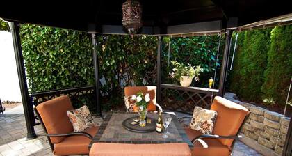 Lori Lanes 'romeo Cottage' ~ 2 Bedroom ~ Downtown