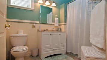 Gabungan pancuran/tab mandi, kelengkapan dandanan diri percuma