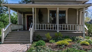 Front of property - '1900' House ~ Near Osf~sleeps 8 (Ashland)