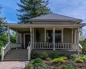 Front of property - '1900' House ~ Near Osf~sleeps 8 (Ashland)