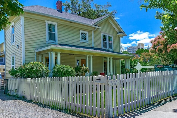 Front of property - Pioneer House - North Suite (Ashland)