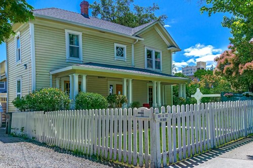 Pioneer House - North Suite