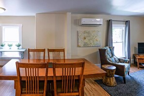 In-room dining - Pioneer House - North Suite (Ashland)
