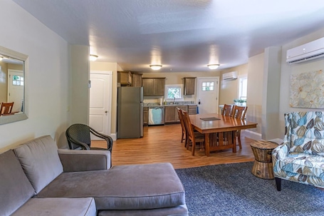 House (2 Bedrooms) | Living area | TV