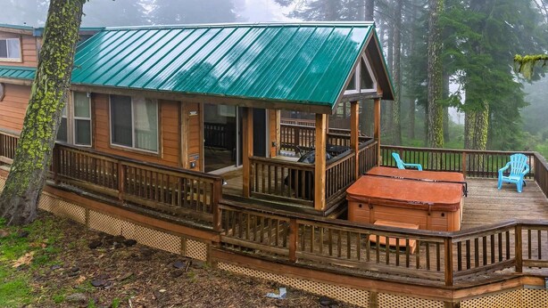 Front of property - #46 The Cabins at Hyatt Lake - Sleeps 5 - Hot Tub (Ashland)