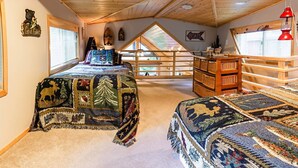 Room - #46 The Cabins at Hyatt Lake - Sleeps 5 - Hot Tub (Ashland)