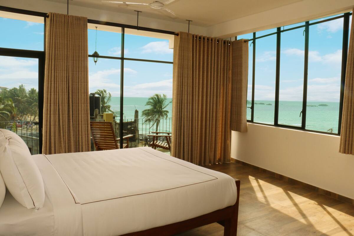 In-room safe, desk, free WiFi