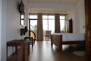 Quarto triplo | Cofres nos quartos, escrivaninha, Wi-Fi de cortesia