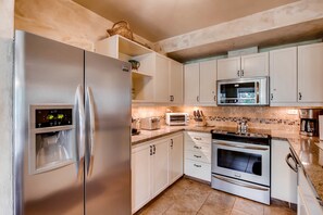Condo, Multiple Beds (Centennial 3) | Private kitchen